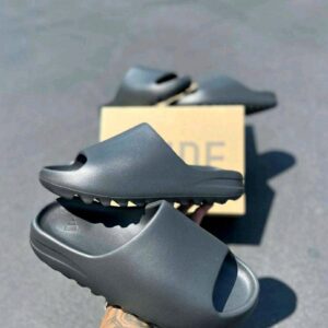 YEEZY SLIDES - Image 5