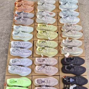 Yeezy Sneakers Pallets - Image 3